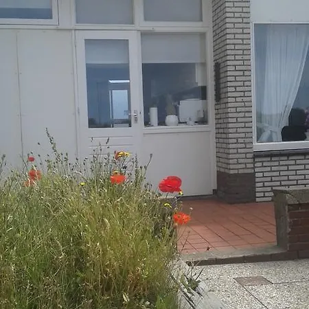 Bungalow Aan Zee לינה וארוחת בוקר *
