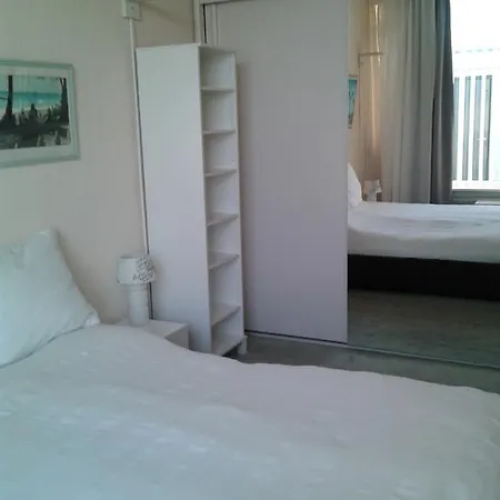 Bungalow Aan Zee לינה וארוחת בוקר